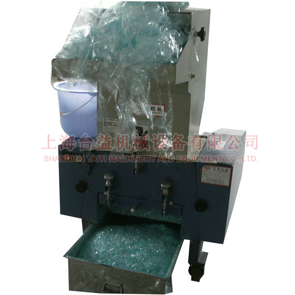 Plastic film pulverizer 