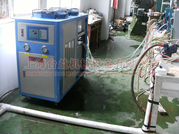High-frequency induction welder chiller 